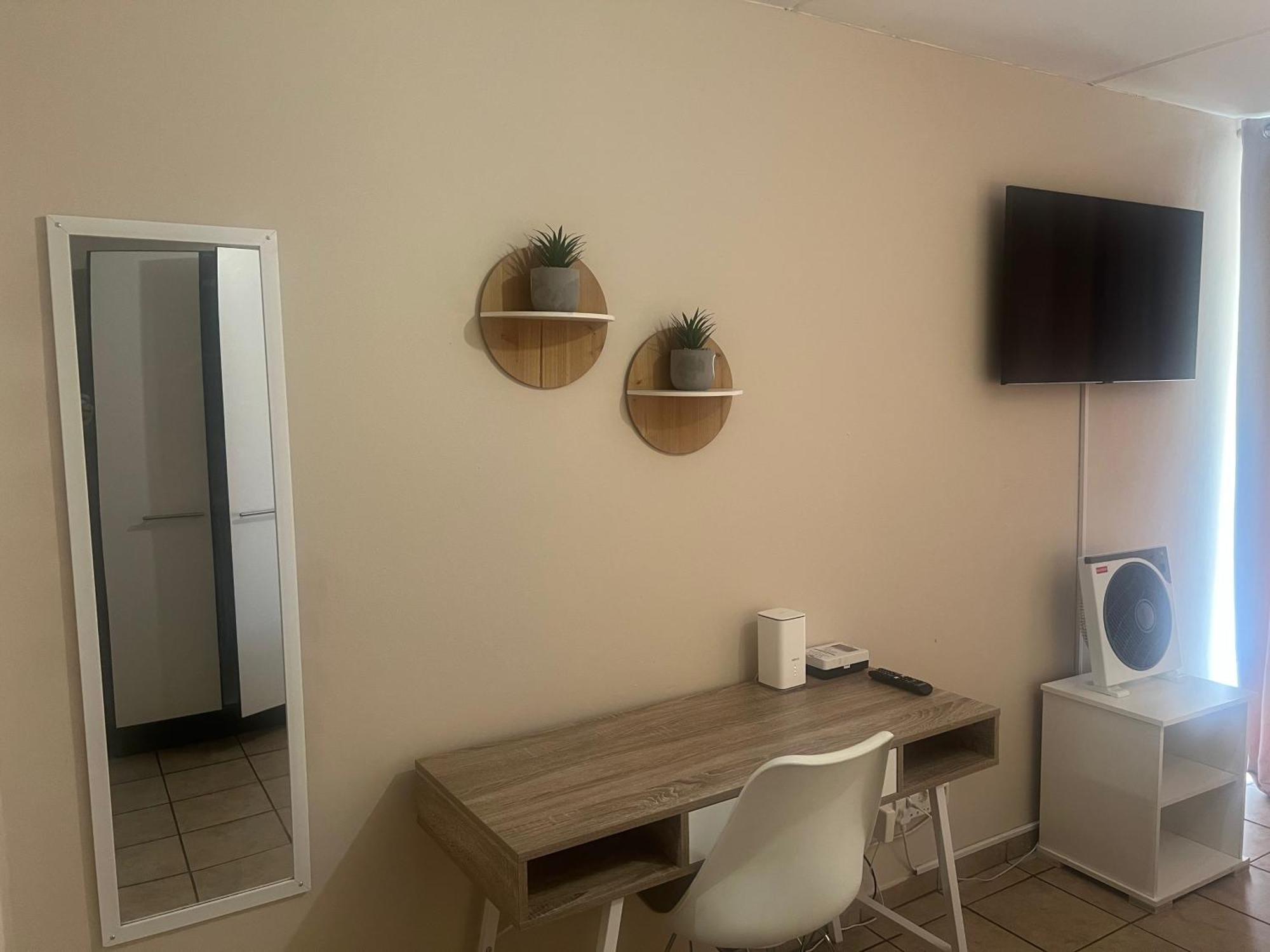 Smart And Cozy Studio With Netflix And Showmax Pretoria-Noord Exterior foto